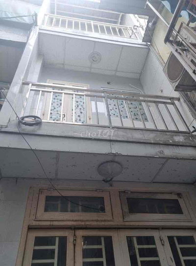 Bán nhà quận 1 chỉ 4.6 tỷ 3 tầng 4PN đường Cống Quỳnh 30m2