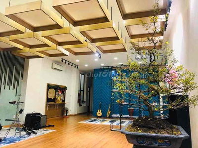 toà nhà vị trí trung tâm đẹp, chính chủ