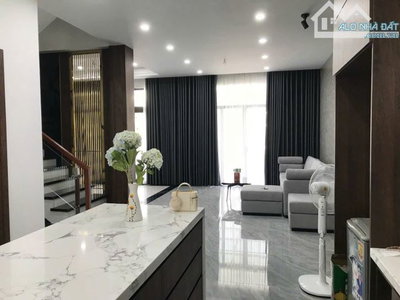 Cần cho thuê nhà 3 tầng khu đô thị Royal Park , Huế