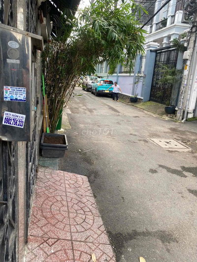 Mình pass phòng để về quê