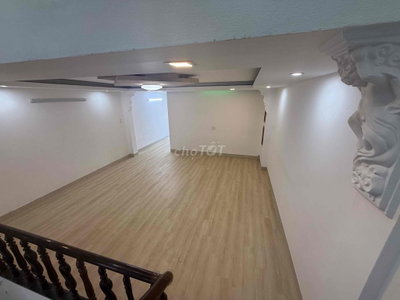 cho thuê nhà 3 tầng mặt tiền đường lê văn hiến sát UBND phường
