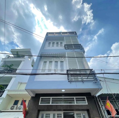 Nhà Hoàng Hoa Thám 4 tầng 6PN nở hậu
