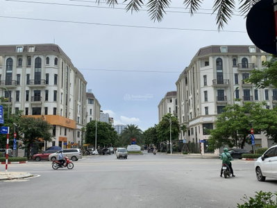 Cần cho thuê nhà KDT Him Lam. Nhà hoàn thiện 7 tầng thang máy, điều hòa âm trần. Giá thuê phù hợp