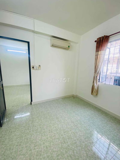 Bán chung cư thang bộ Bàu Cát 2, đường Hồng Lạc