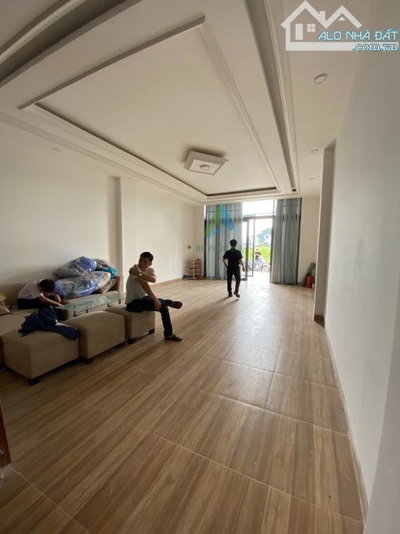 Cần cho thuê khách sạn 10 tầng, 34 phòng đường Minh Mang, P.Khuê Mỹ sát biển