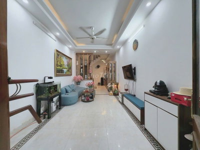 VF3 Lùi Cửa Đi Bộ 2 Phút Ra Công Viên Trung Tâm Hồng Tiến Bồ Đề