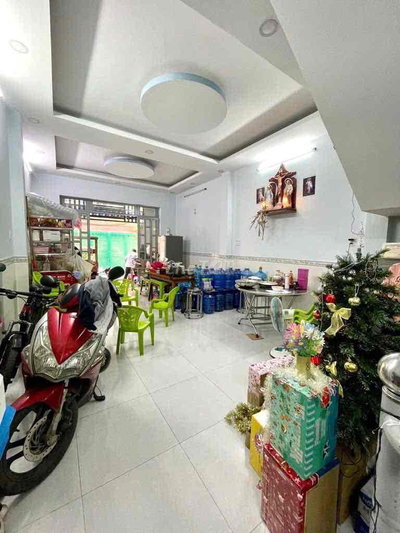 HIẾM,  Mặt tiền 2 tầng nhánh NGUYỄN VĂN QUÁ, 84m2, ngang 5m, đường 5m