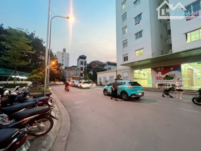 29 tỷ/600 m2 / Sàn Văn Phòng,Shop Tầng 1/ Chân Đế Chung Cư