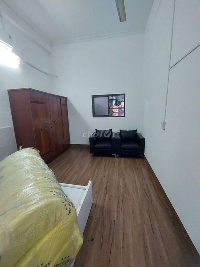Căn hộ 1PN , phòng bếp riêng ,cửa sổ thoáng mát