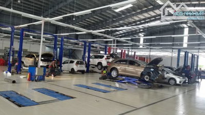 Cho thuê 1200m2 showroom, gara ô tô cao cấp quận Long Biên