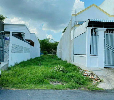 Cần bán thửa đất 180m2 có 172,7m2 thổ đường 409, Phước Vĩnh An, Củ Chi