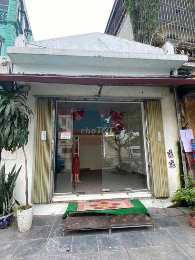 Cho thuê mặt bằng phố Đặng Vũ Hỷ, Long Biên 30m, có gác xép giá 5