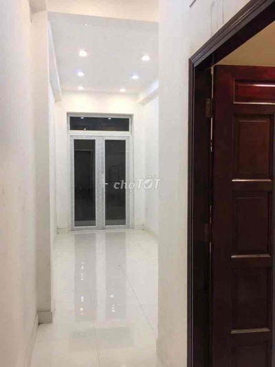 nhà 3 PHÒNG NGỦ CÁCH MẠNG THÁNG 8.