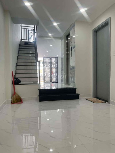 Bán nhà Mặt tiền Kênh Tân Hoá, 6 tầng thang máy mới đẹp chỉ 10.8 tỷ