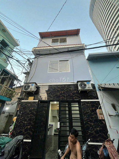 Cần nữ ở ghép phòng đầy đủ tiện nghi
