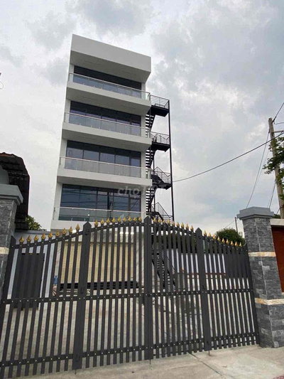 Mặt Tiền Đại Lộ Bình Dương Mới  gần Becamex tower có pccc ,thang máy