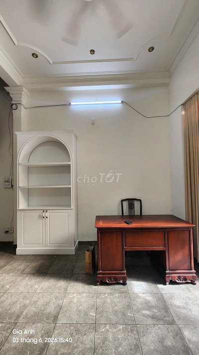 Cho thuê mặt bằng 40m2 Nguyễn Hữu Cảnh - Có sẵn bàn ghế VP - Đậu Ô tô