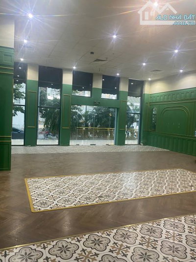 Cho thuê mặt bằng thương mại 100m2-140m2 mặt tiền 13m mặt phố Nguyễn Chánh-Cầu Giấy