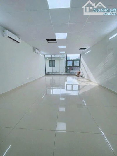 Cho thuê nhà 6 tầng thang máy Đội Cấn , 70m2 thông sàn, mặt tiền 5m, ngõ ô tô, giá 32tr/th