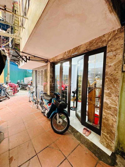 Hoàn Kiếm nhà đẹp 55m2  sổ đỏ đang cho thuê 10 tr/ th cách phố 20m .