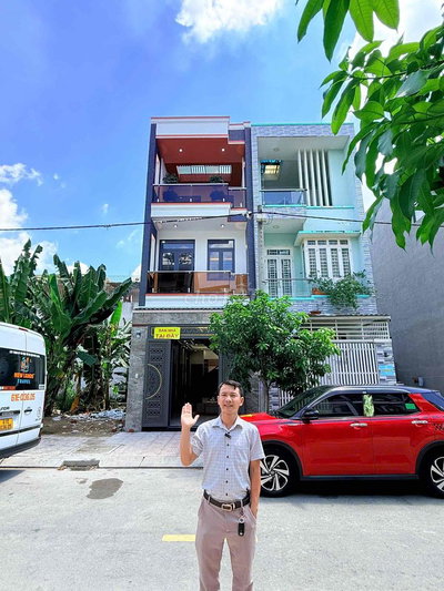 Nhà 1 trệt 2 lầu sát GO Dĩ An 5tỷ2 dt 60m