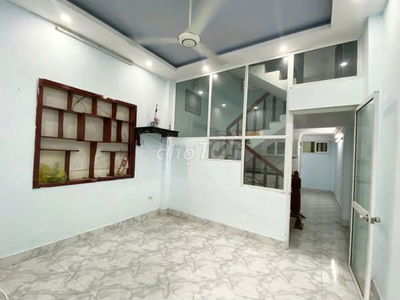 1,45 tỷ căn nhà 1,5 tầng độc lập Bạch Mai gần trường học