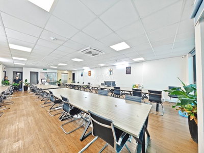 Cho thuê văn phòng Nguyễn Xiển 180m2 25tr vuông đét chia sẵn phòng