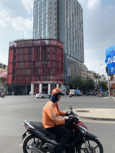 Cho thuê toà nhà góc 2 mặt tiền số Lê Lợi - Pastuer, Bến Nghé, Quận 1.