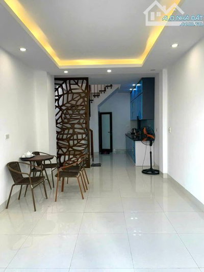 Cho thuê nhà ngõ 406 HỒ TÙNG MẬU. 16 triệu/tháng. Phù hợp ở gđ, văn phòng, ở nhóm ít ng