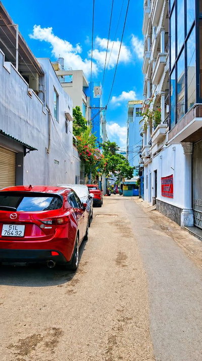 Ô TÔ ĐỖ CÁCH NHÀ 2 CĂN, HẺM THẲNG TRỤC, 3 TẦNG 4 PHÒNG NGỦ
