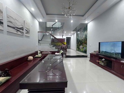 Nhà 3 tầng 3Pn Khu Nam Hoà Xuân, có sân oto