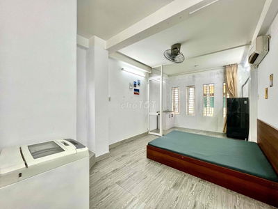 Căn Hộ Tách Bếp Cửa Sổ Full Nội Thất Máy Giặt Riêng Gần ĐH Kinh Tế UEH
