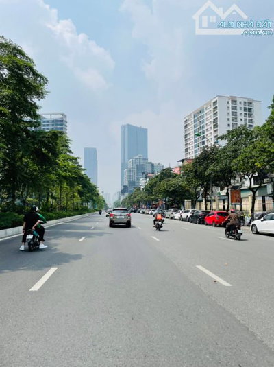 Bán nhà mặt phố Văn Cao, DT 100m2 x 7 tầng, lô góc, giá 75 tỷ.
