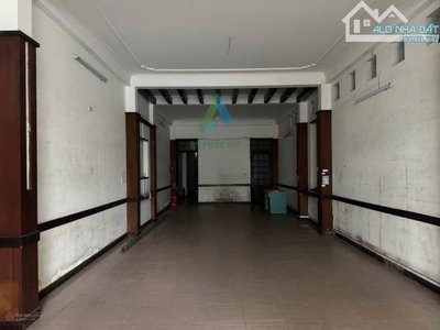Cần cho thuê nhà 3 tầng đường Nguyễn Tất Thành, Hải Châu vị trí đẹp