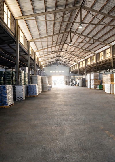 Cho thuê kho Bùi Văn Ba 1300m2 container thuận tiện – pháp lý rõ ràng
