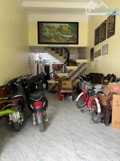 Nhà 2 tầng 70m mặt đường Nguyễn Trãi giá nhỉnh 11 tỷ