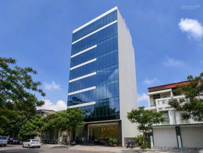 Giá đầu tư! Chính chủ bán đất - Mặt phố Nguyễn Văn Huyên - 110m² - Mặt tiền 9m - Tặng GPXD 8 tầng.