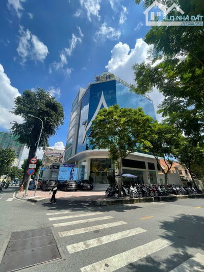 Building góc 2 mặt tiền đường Nguyễn Trãi. Dòng tiền 40.000 $ / Tháng . Hợp đồng ký 10 năm