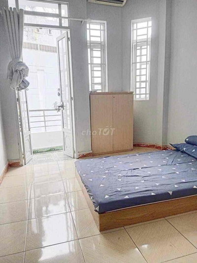 phòng full nội thất,ban công lớn