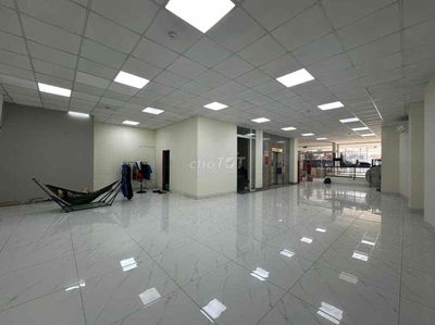 Mặt bằng kinh doanh rộng, mặt tiền đường trung tâm Quận 7, sát Lotte