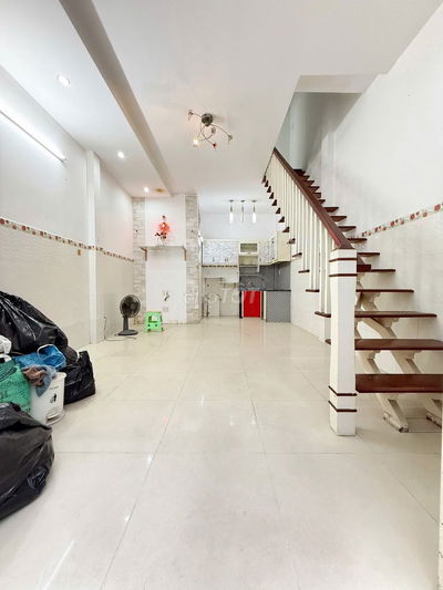 Nhà lê văn sỷ,4m×8,5m,1 trệt,1 lầu,2pn.mới.