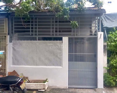 Nhà cấp 4, hẻm thông 8m, gần Lê Văn Việt, trường THCS Trần Quốc Toản