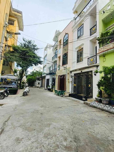 Mặt tiền đường Bùi Minh Trực, Q.8, ngang 4.5m, 4 tầng, giá 9,4 tỷ