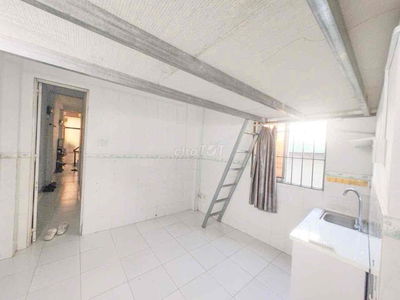 Phòng trọ gác ngay trung tâm Q8, có gác tiết kiệm không gian, sát Q5,.