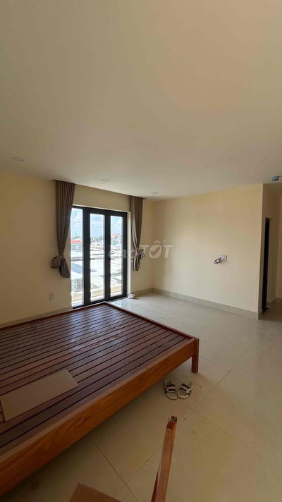 Cho Thuê Căn Hộ Cao Cấp Full NT Ban Công Ngay Phạm Hùng