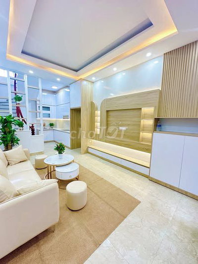 bán nhà 5 tầng phố hoàng mai giá 8.xx tỷ