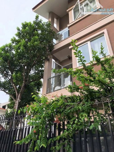 Cho thuê biệt thự ở thành phố giao lưu, Lô góc vừa ở và làm VP