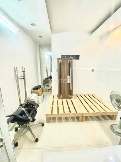 Phòng tầng trệt có bếp nấu ăn wc riêng