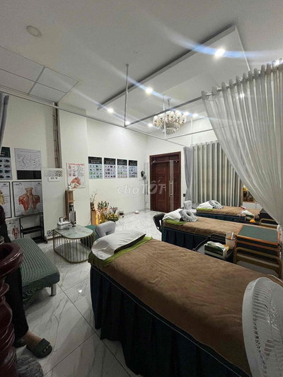 cho thuê tầng trệt 100m2 có máy lạnh 15triệu lối đi riêng