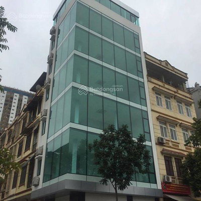 Tòa nhà lô góc phố Nguyễn Khang rộng 70m2 xây 7 tầng thông sàn thang máy